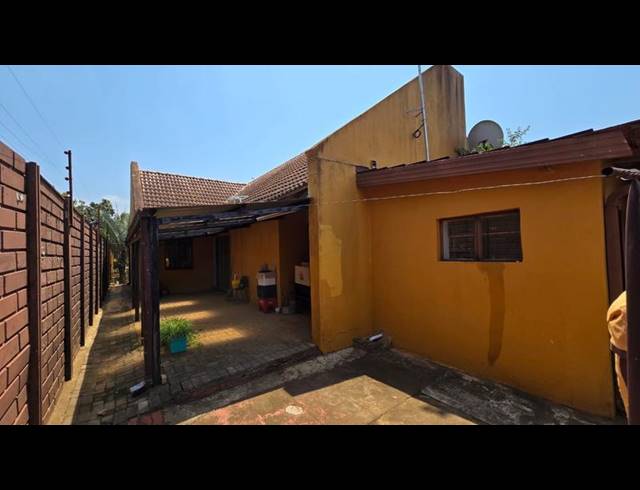5 BEDROOM HOUSE FOR SALE IN LOUIS TRICHARDT